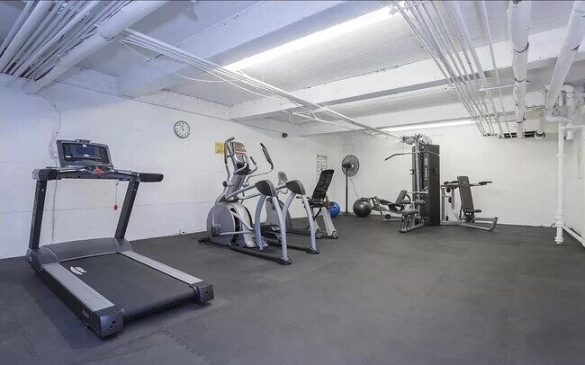 Foto del edificio - 84-49-49 168th St