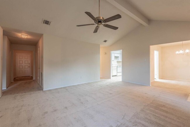 Building Photo - 10822 Fallbrook Dr