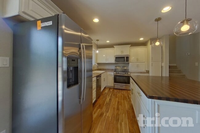 Building Photo - 4615 El Camino Dr