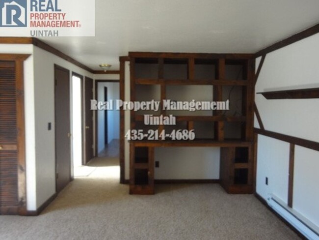 Building Photo - Great 4 Bedroom, 2 Bath Home in Roosevelt!