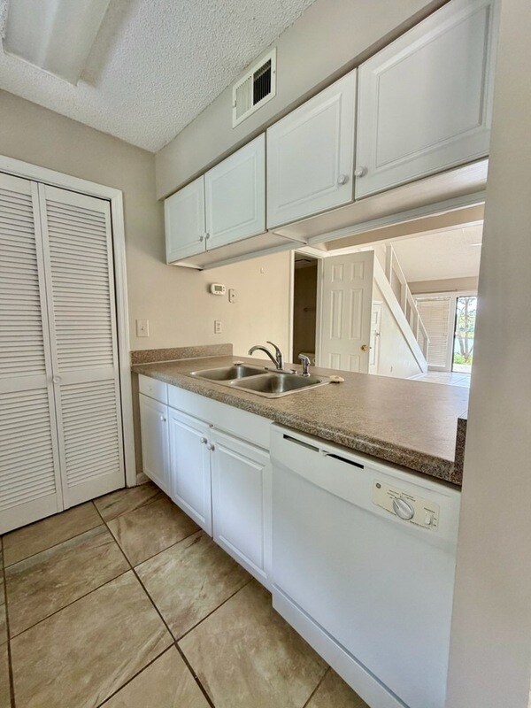 Foto del edificio - 70 Camp Creek Rd N