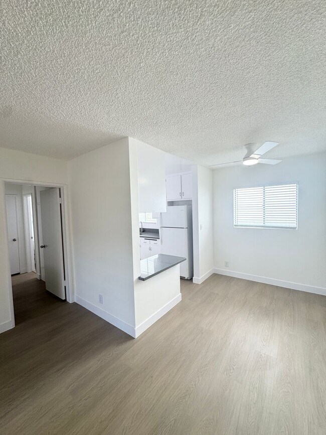 Foto del edificio - 11820 Chandler Blvd