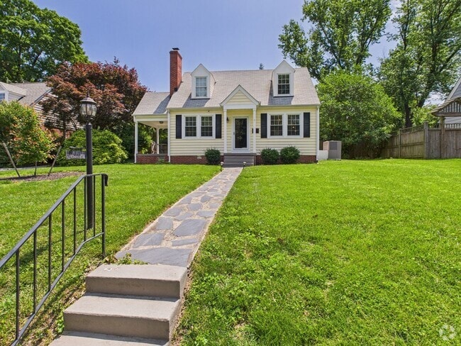 Building Photo - 1101 Normandy Dr