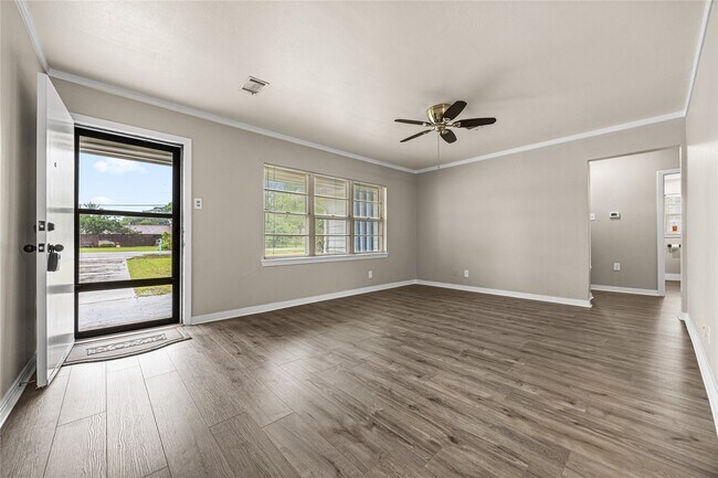 Building Photo - 223 Wildwood St