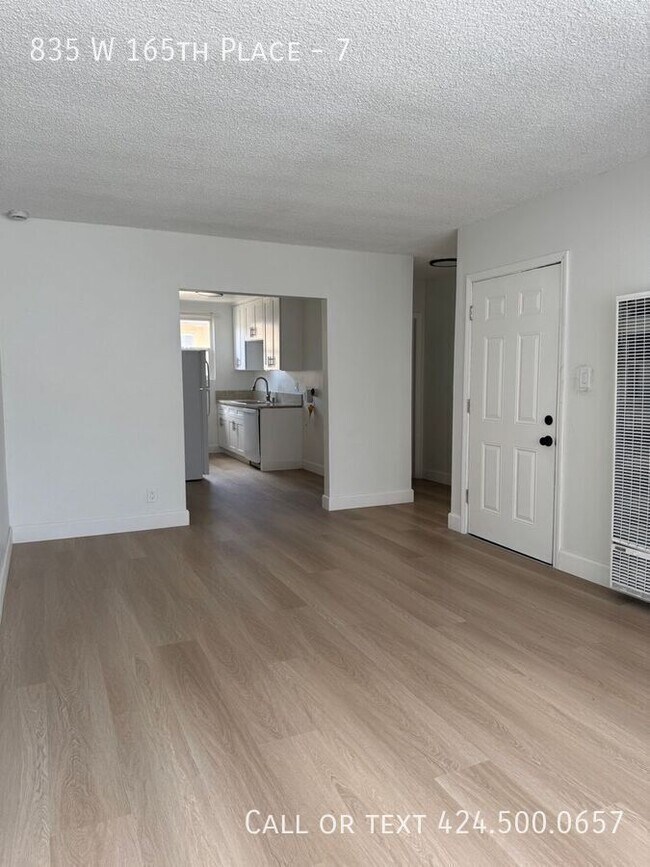 Foto del edificio - 835 W 165th Pl