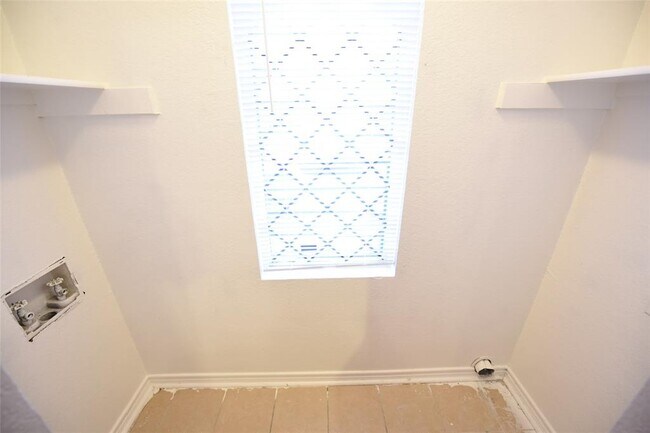 Building Photo - 2157 Aspen Dr