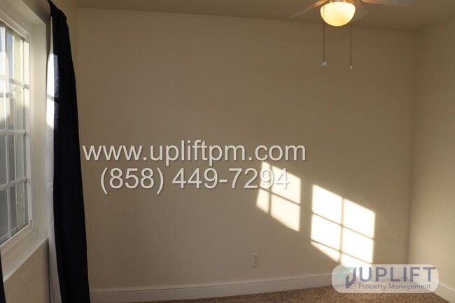 Foto del edificio - 4 BEDROOM/2 BATHROOM - MIRA MESA