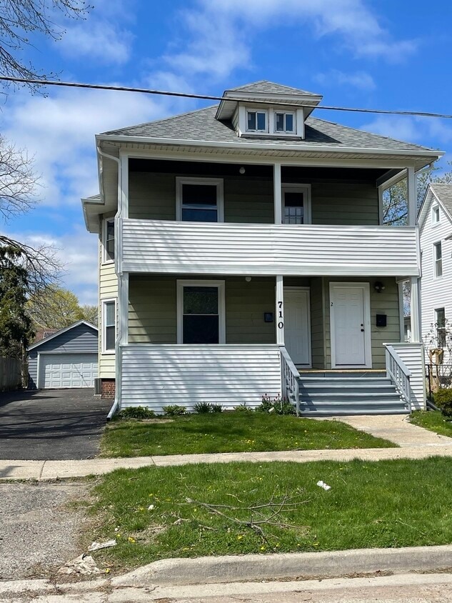 Foto principal - 710 N Poplar St