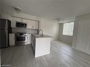 Building Photo - 1260 Wildwood Lakes Blvd
