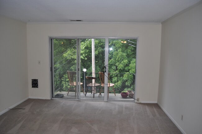 Building Photo - 2811 Pembroke Ln