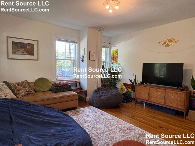 Building Photo - 246 Brookline St