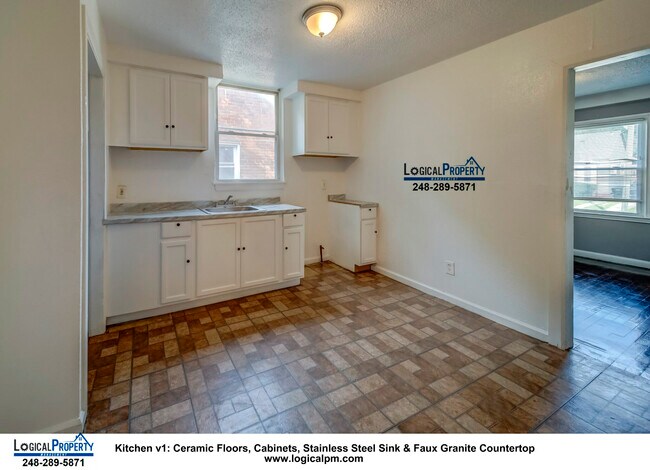 Building Photo - 3Bed/1Bath Bnglw w/ Hrdwd Flr. Lrg Fncd Yr...