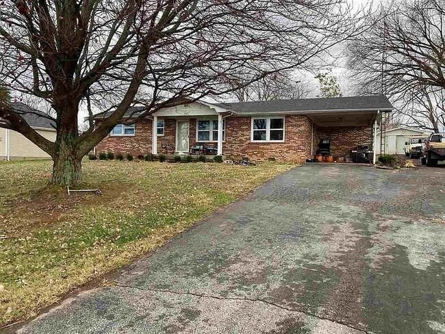 Building Photo - 9990 Alvaton Rd