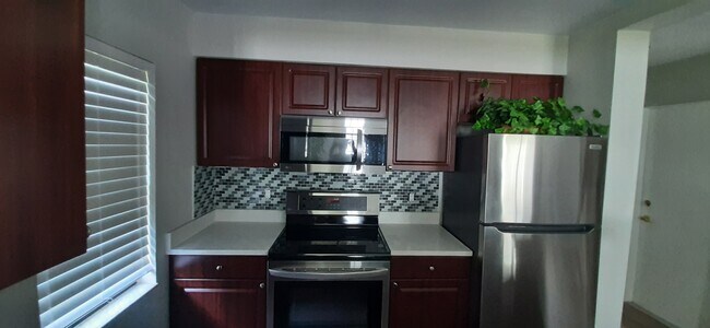 Building Photo - 16845 Le Clare Shores Dr