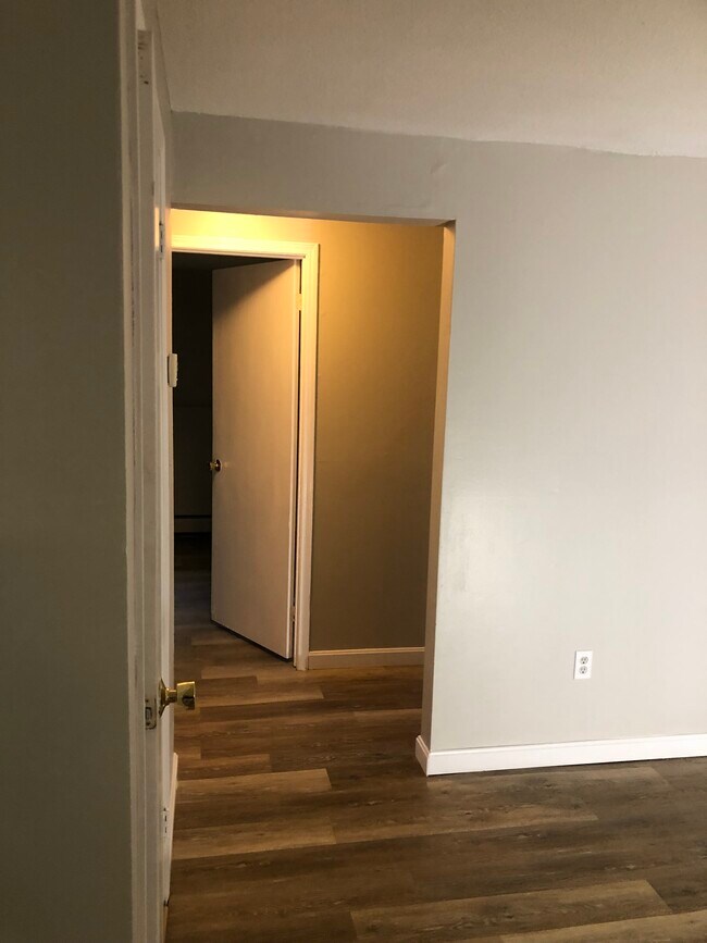 Building Photo - 215 Mammoth Rd