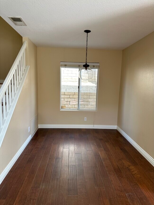 Dining Room - 1147 Knottingham St