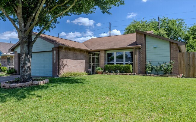 Foto del edificio - 10323 Lone Brook Dr