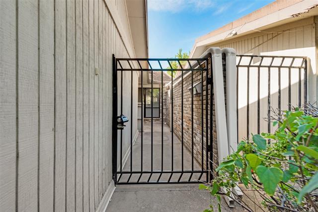 Building Photo - 5814 Meadow Wood Ln