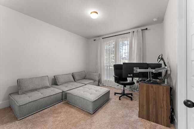 Building Photo - 15026 La Strada Dr