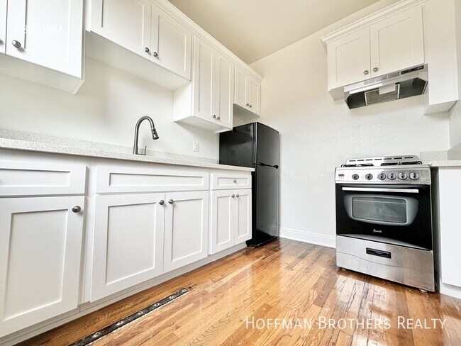 Foto del edificio - 245 N Kenmore Ave