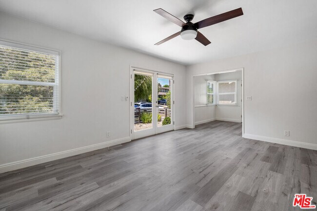 Foto del edificio - 908 Venezia Ave