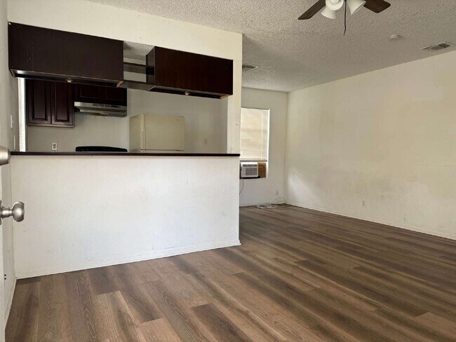 Foto del edificio - 3432 Gateway Dr