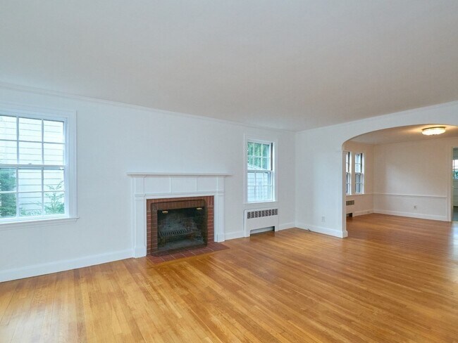 Building Photo - 603 Belmont St