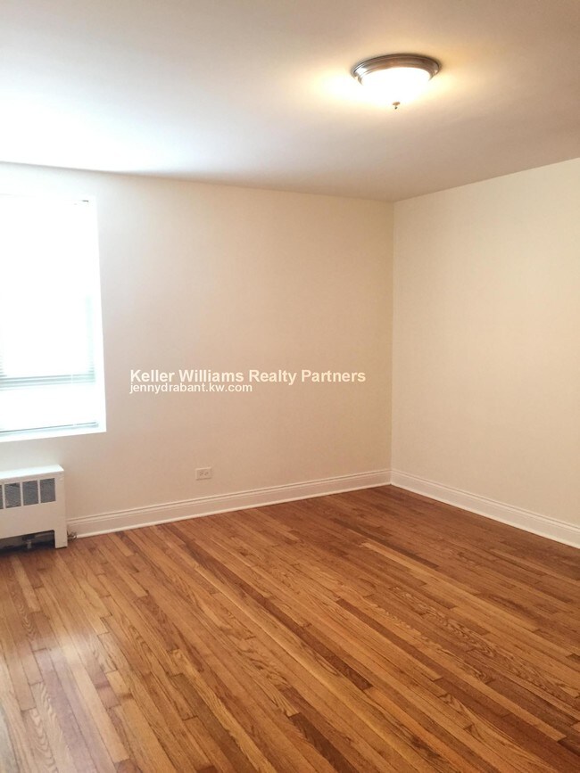 Building Photo - 6105 N Seeley Ave