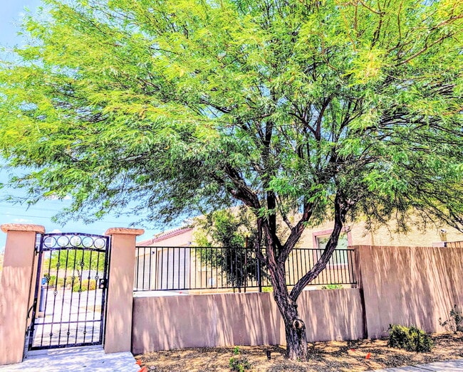 Building Photo - 711 Dylan Ct