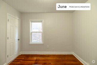 Building Photo - Private bedroom in 4 bed/1 bath Home