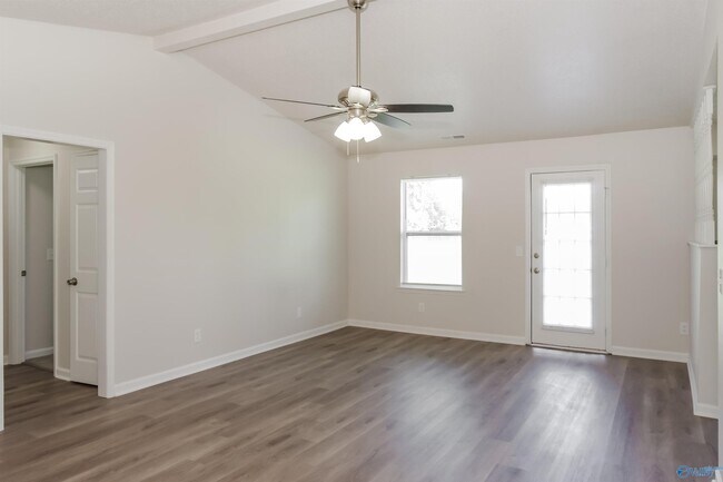 Building Photo - 123 Piper Ln
