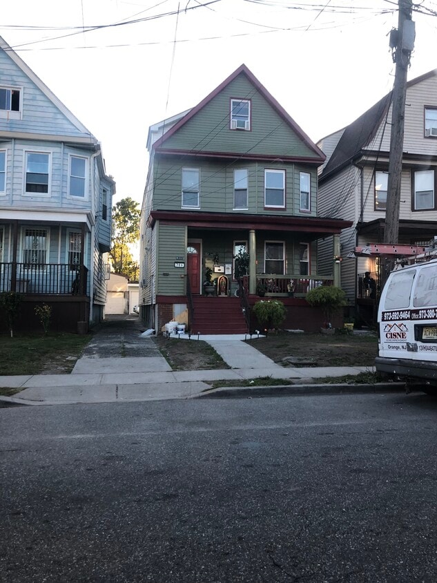 Primary Photo - 360 Jackson St