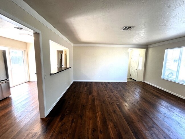 Building Photo - 2404-2406 7th [PRM: Henry] (2)