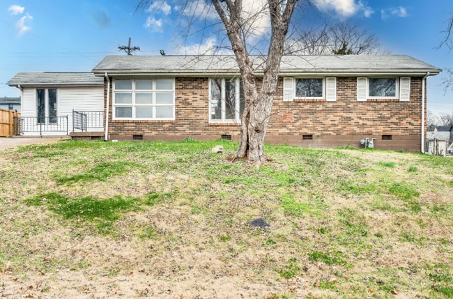 Building Photo - 504 Continental Dr