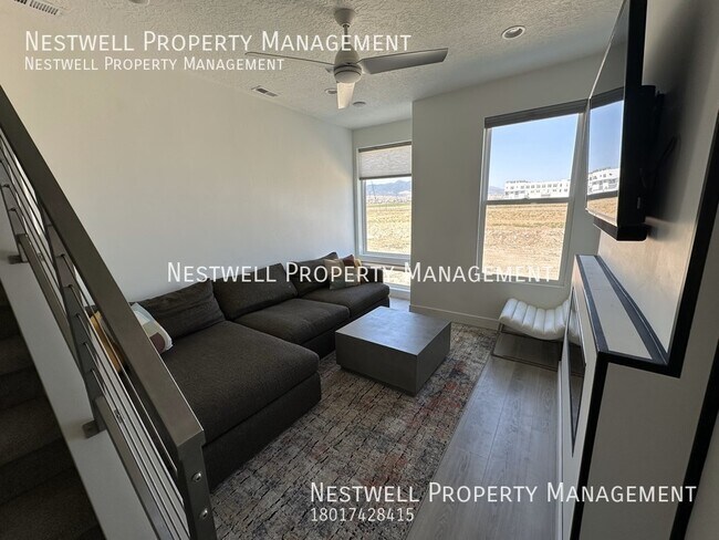 Building Photo - Charming 3-bed Townhome in Daybreak