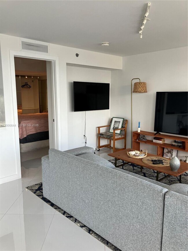 Foto del edificio - 555 NE 15th St