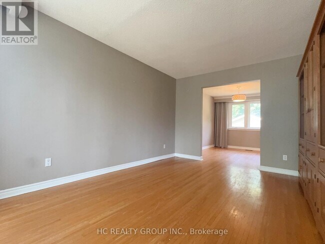 Building Photo - 53 Treverton Dr