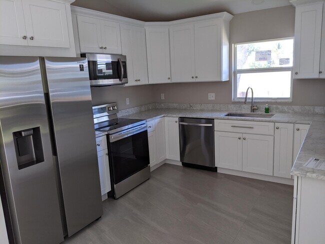 Foto del edificio - 5235 Madison Rd