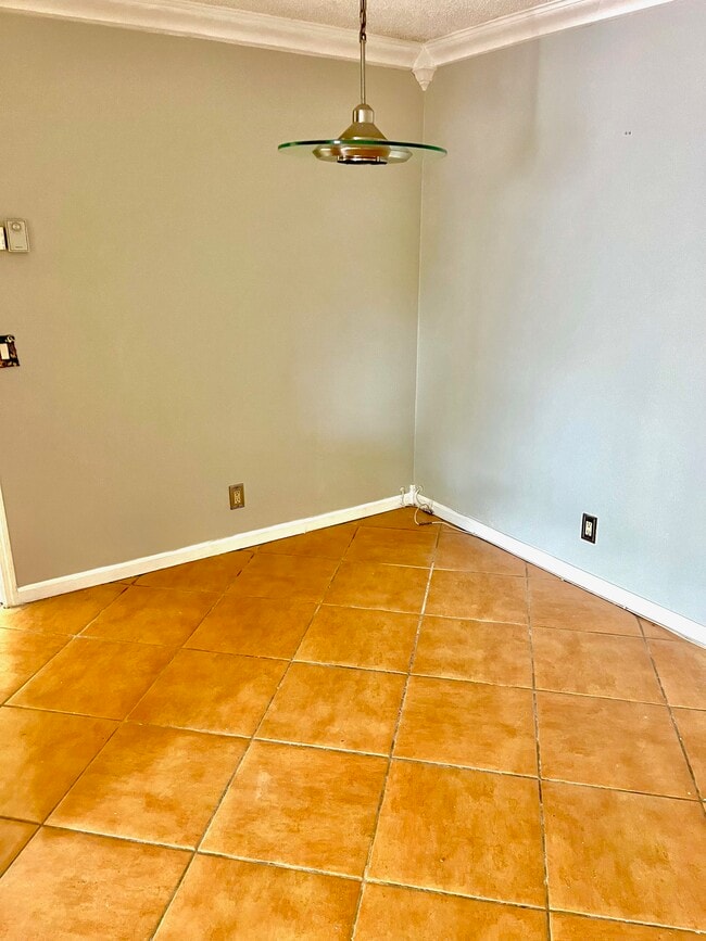 Building Photo - 17 Crossings Cir