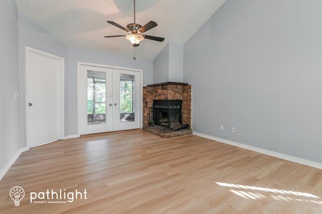 Foto del edificio - 3129 Courtney Woods Ct