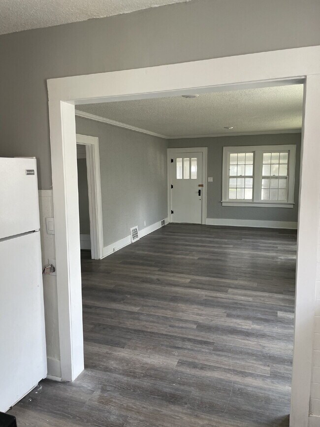 Foto del edificio - Newly Renovated 2 bedroom / 1 bathroom hou...