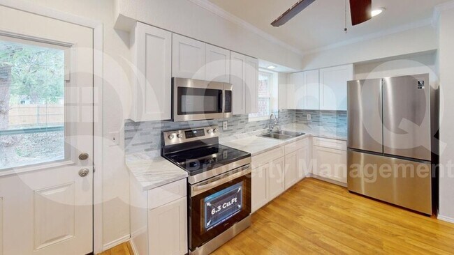 Foto del edificio - 1306 Hillcrest Dr