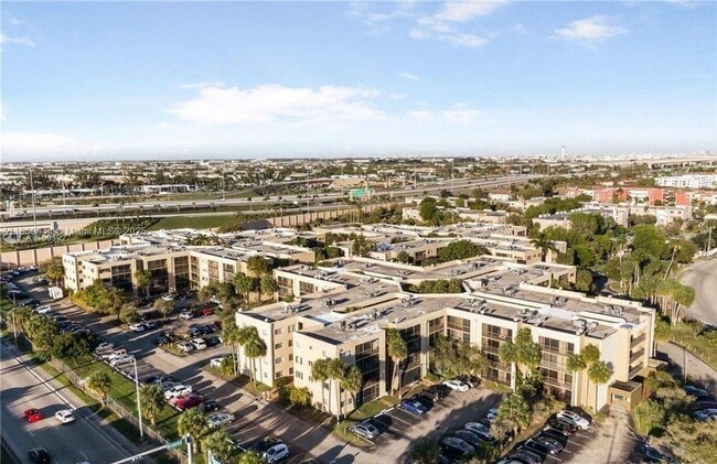 Foto del edificio - 8625 NW 8th St