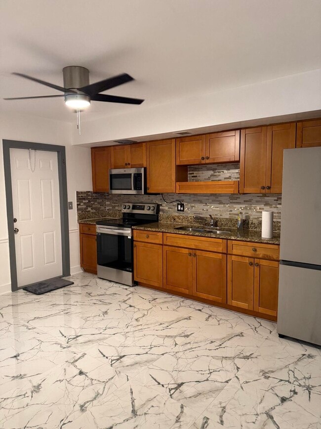 Building Photo - 415 SW 8th St