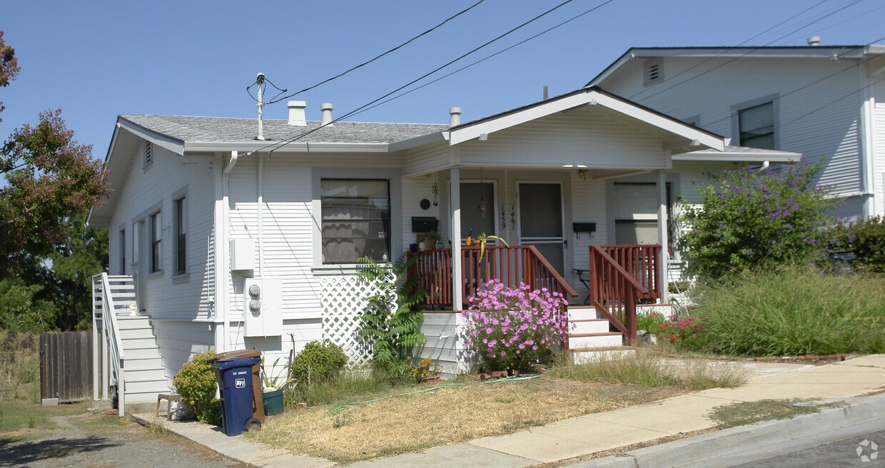 Building Photo - Cedar Street Duplexes