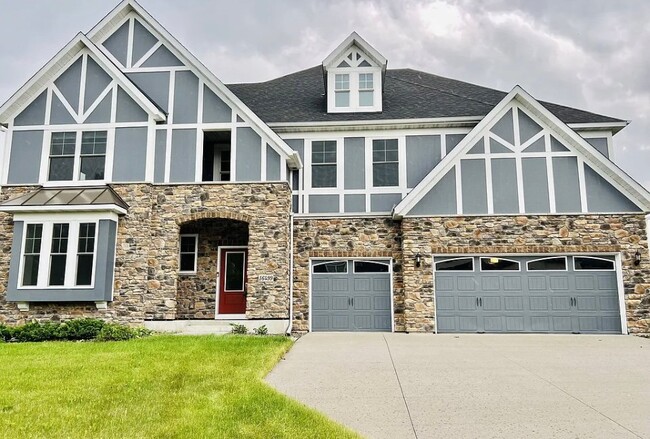 Building Photo - 16499 Beverly Dr