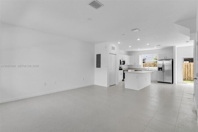 Building Photo - 1081 SW 3rd St