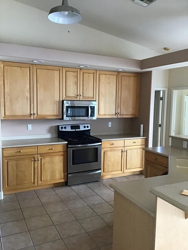 Foto del edificio - 24282 Silver Ln