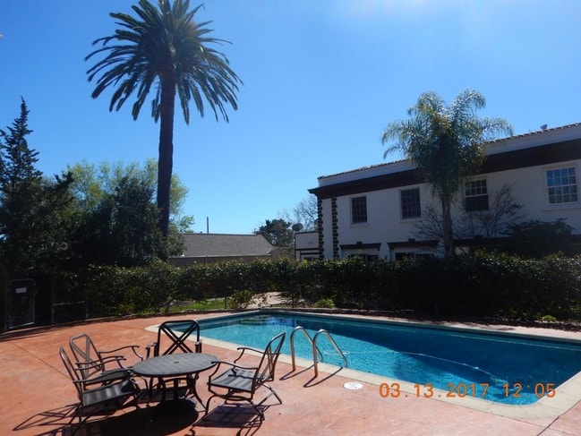 Beautiful 1 bedroom, 1 bathroom with large private deck - 321 Paloma Ave