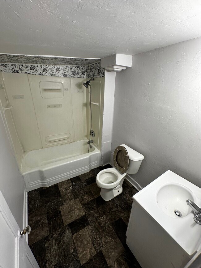 Building Photo - 305 S Western Ave